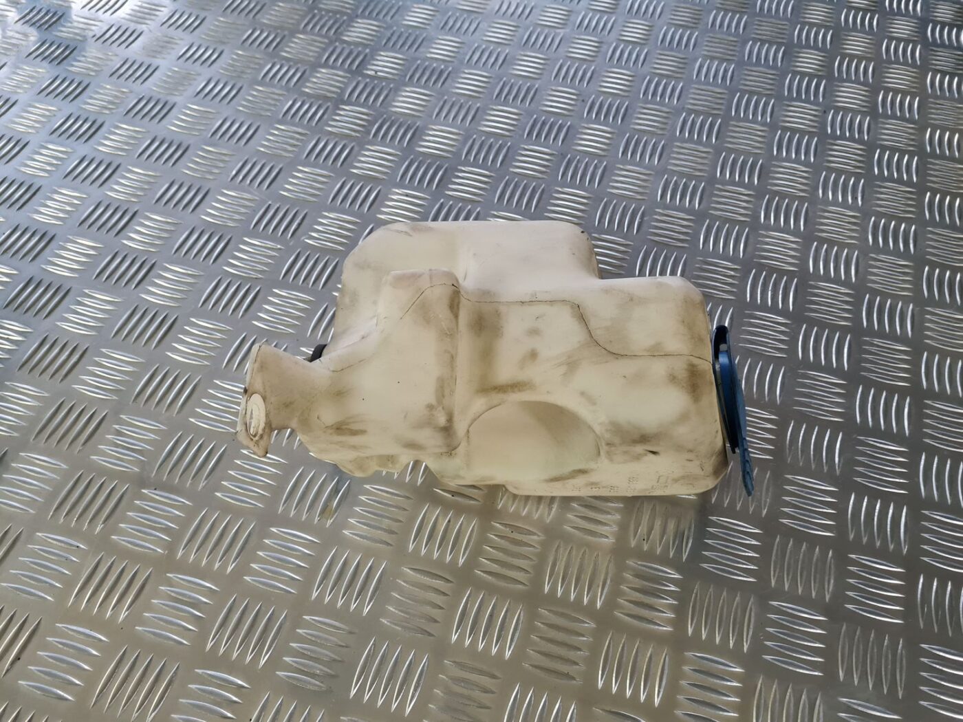 Mazgātāja šķidruma tvertne priekš VW GOLF IV 1999 1 Mazgātāja šķidruma tvertne priekš VW GOLF IV 1999