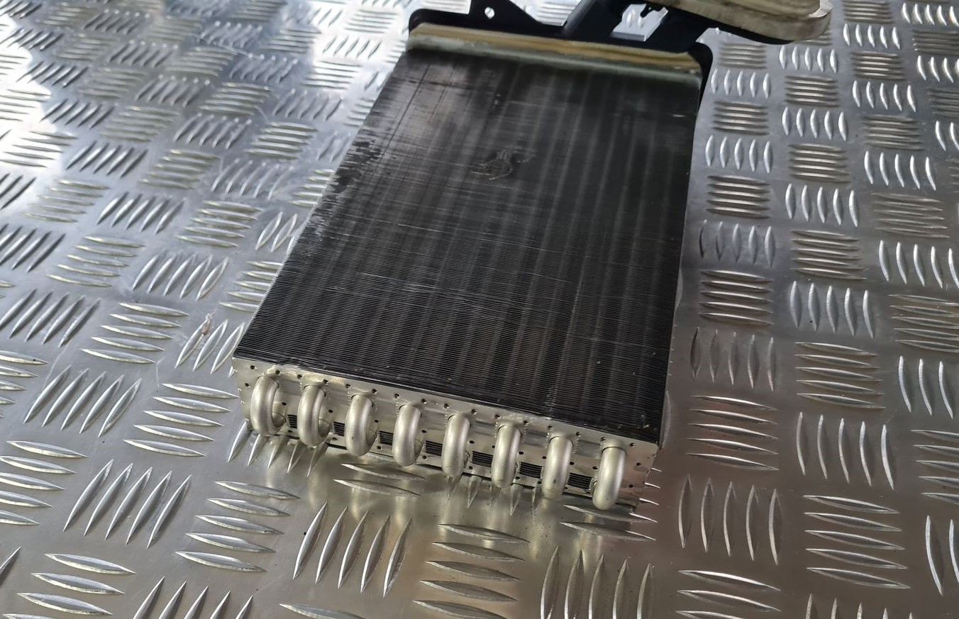 Apsildes sistēmas radiators priekš VW GOLF IV 1999 7 Apsildes sistēmas radiators priekš VW GOLF IV 1999