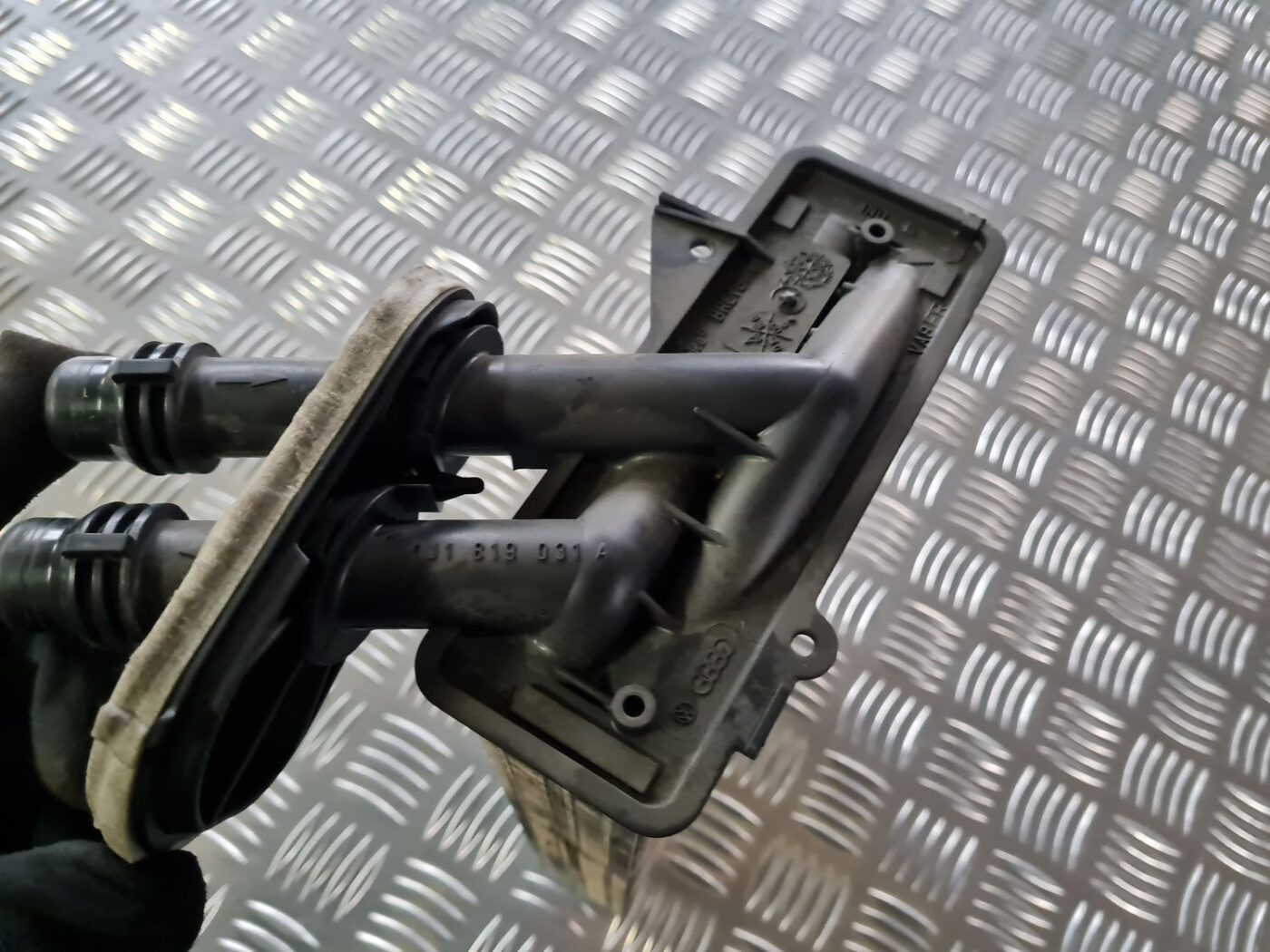 Apsildes sistēmas radiators priekš VW GOLF IV 1999 4 Apsildes sistēmas radiators priekš VW GOLF IV 1999