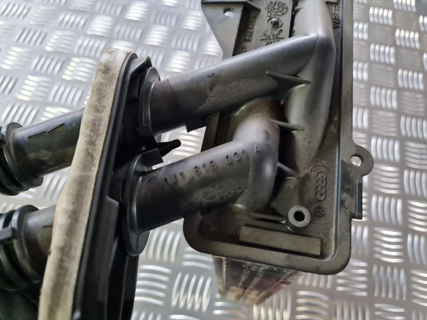 Apsildes sistēmas radiators priekš VW GOLF IV 1999 3 Apsildes sistēmas radiators priekš VW GOLF IV 1999