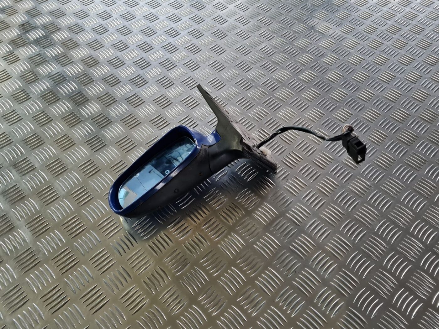 Ārējais spogulis, pa kreisi priekš VW GOLF IV 1999 1 Ārējais spogulis, pa kreisi priekš VW GOLF IV 1999