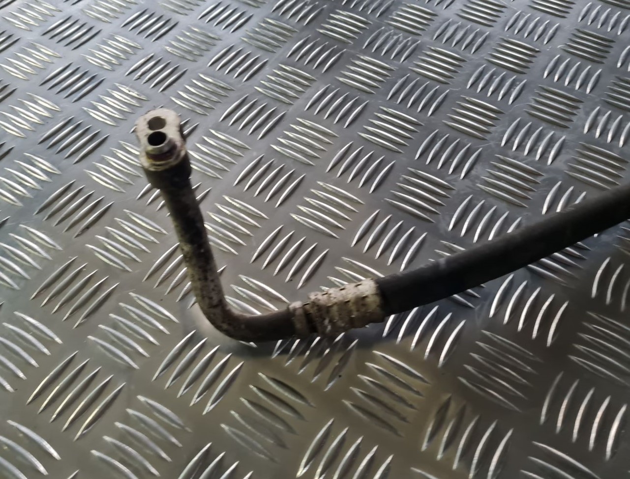 Gaisa kondicioniera caurule priekš VW GOLF IV 1999 2 Gaisa kondicioniera caurule priekš VW GOLF IV 1999