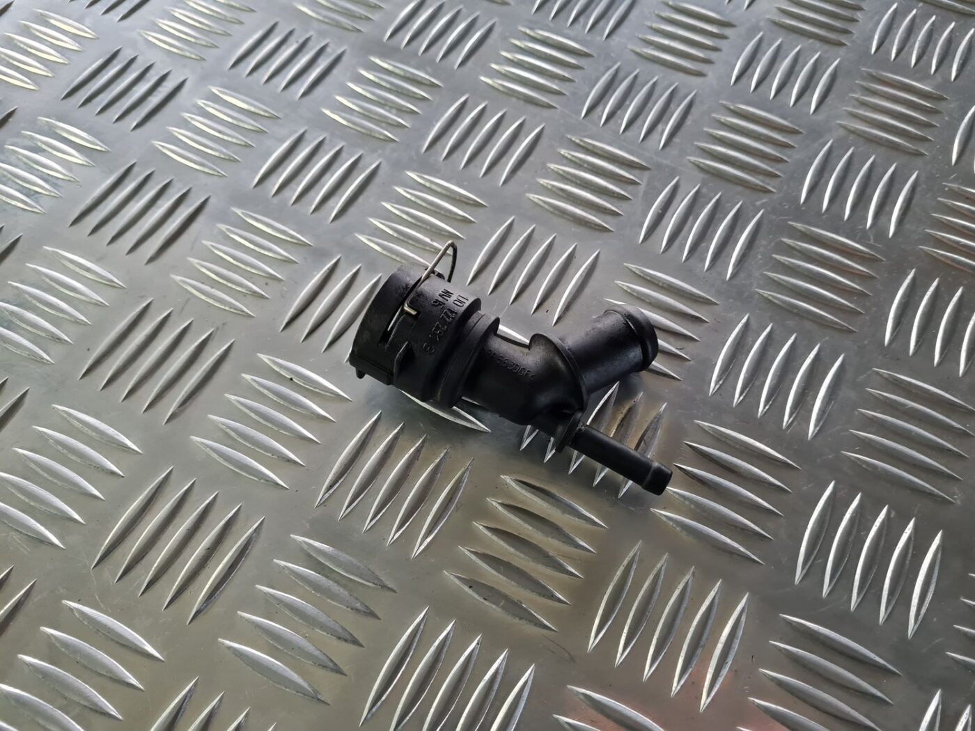 Dzesēšanas caurule priekš VW GOLF IV 1999 1 Dzesēšanas caurule priekš VW GOLF IV 1999