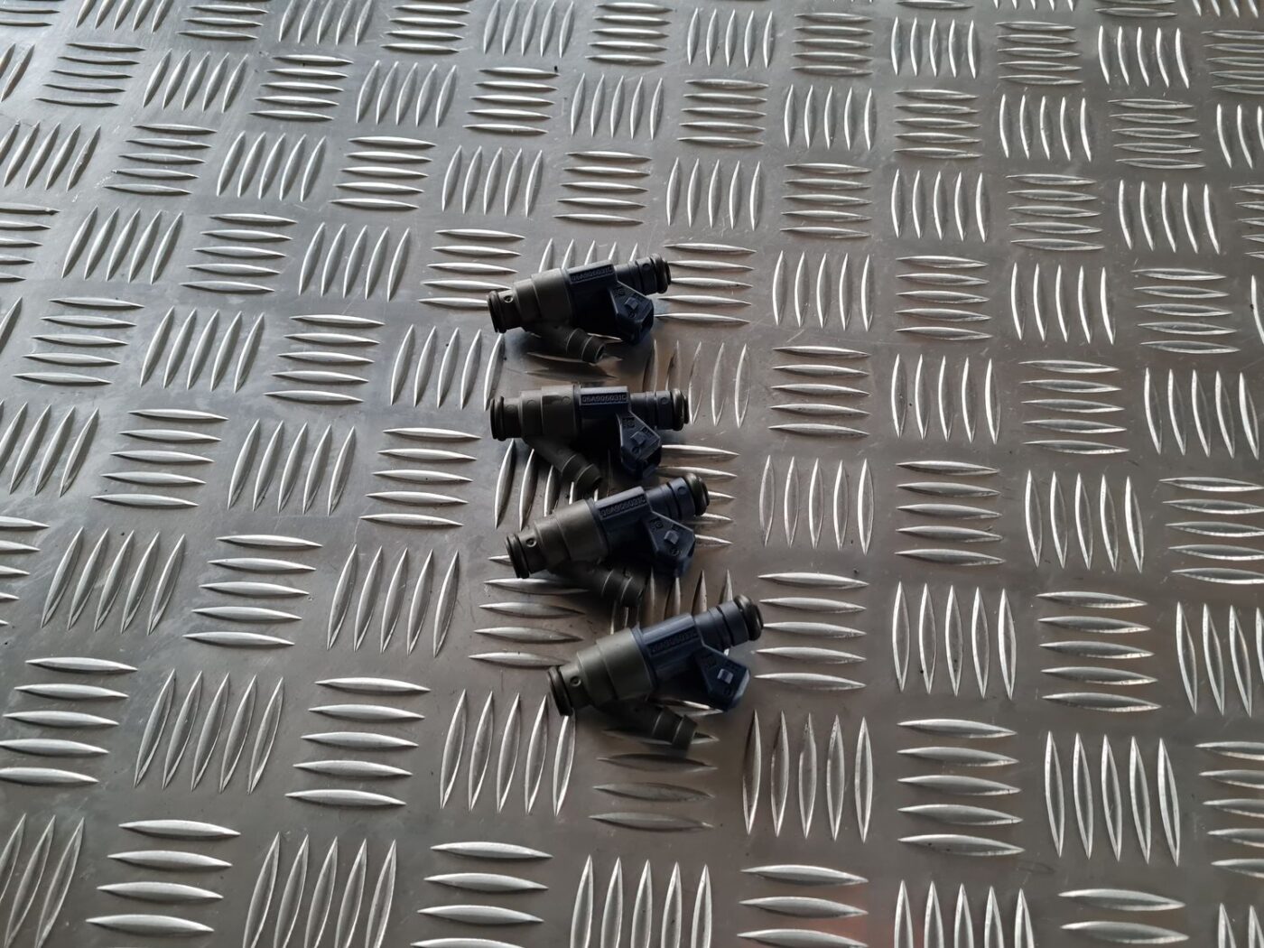 Degvielas smidzinātājs priekš VW GOLF IV 1999 4 Degvielas smidzinātājs priekš VW GOLF IV 1999