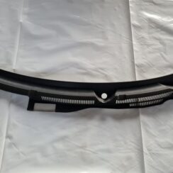 Vējstikla uzlikas (deflektora) režģis priekš VW GOLF IV 1999