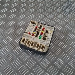 Drošinātāju bloks priekš RENAULT LAGUNA 2008