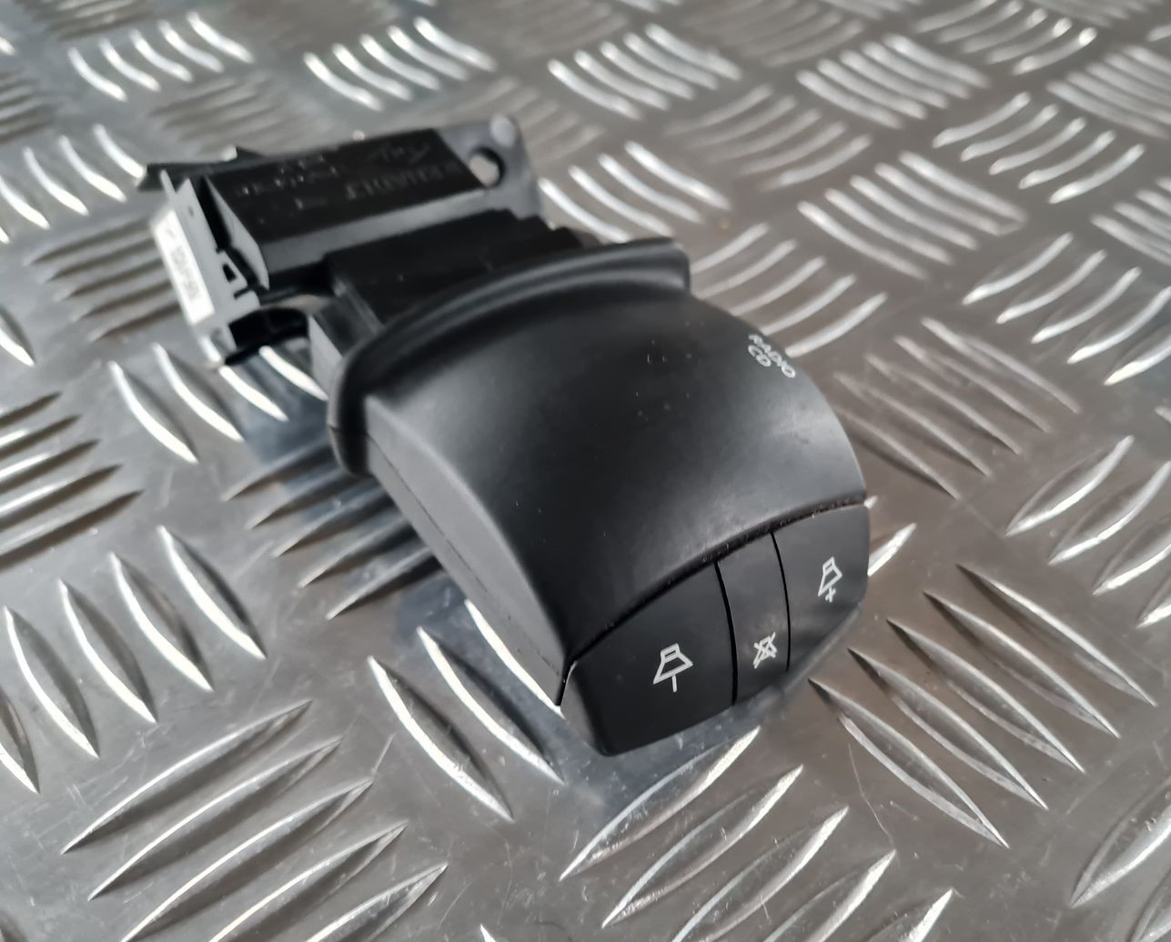 Multimēdijas pārslēgšanas slēdzis priekš RENAULT LAGUNA 2008 2 Multimēdijas pārslēgšanas slēdzis priekš RENAULT LAGUNA 2008