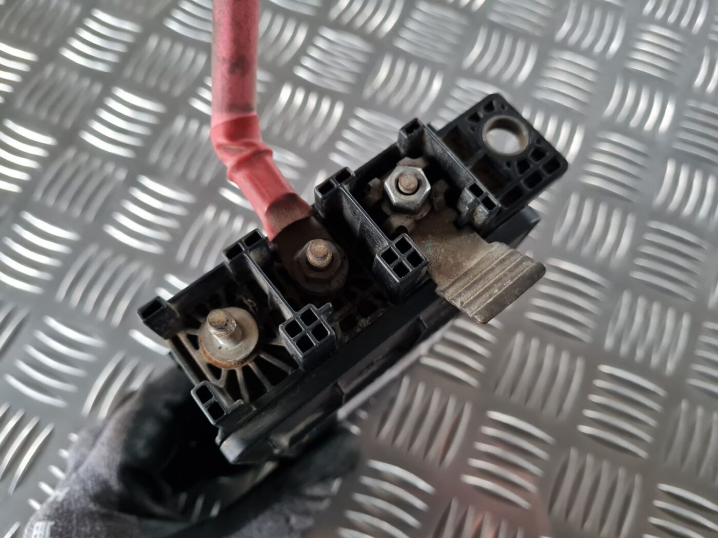 Drošinātāju bloks priekš RENAULT LAGUNA 2008 4 Drošinātāju bloks priekš RENAULT LAGUNA 2008