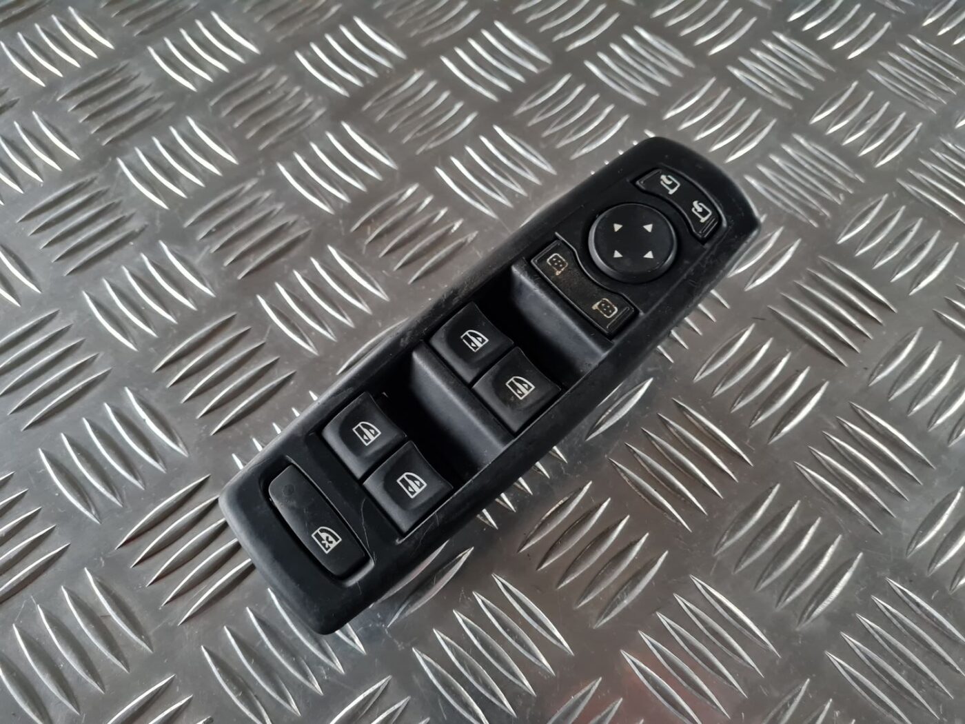 Šofera durvju slēdža pogas priekš RENAULT LAGUNA 2008 2 Šofera durvju slēdža pogas priekš RENAULT LAGUNA 2008