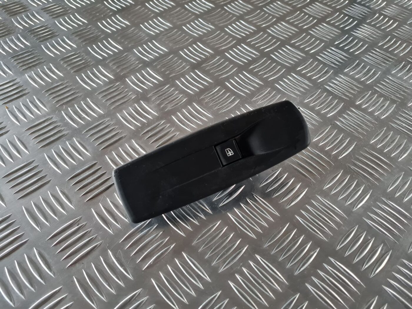 Stikla pacelšanas poga priekš RENAULT LAGUNA 2008 1 Stikla pacelšanas poga priekš RENAULT LAGUNA 2008