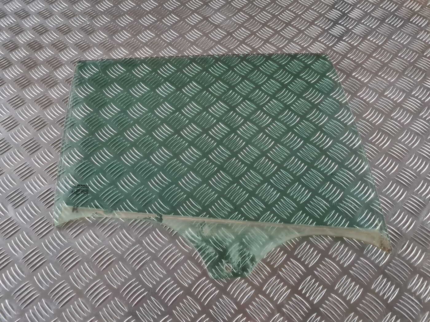 Aizmugurējo labo durvju stikls priekš RENAULT LAGUNA 2008 1 Aizmugurējo labo durvju stikls priekš RENAULT LAGUNA 2008