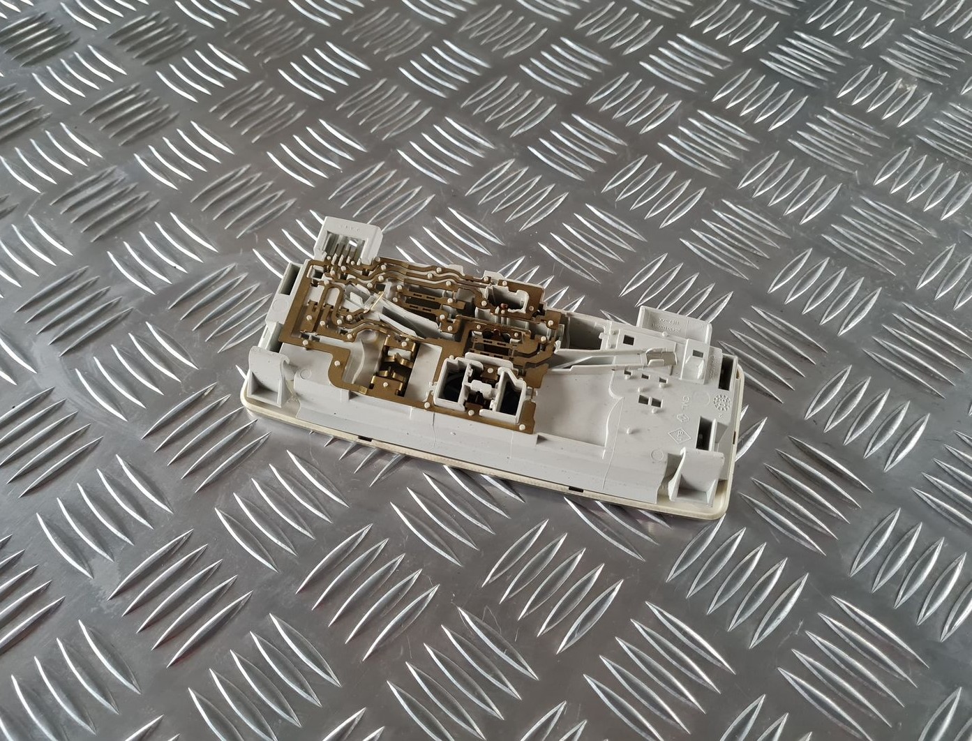 Aizmugurējo sēdvietu apgaismojums priekš RENAULT LAGUNA 2008 3 Aizmugurējo sēdvietu apgaismojums priekš RENAULT LAGUNA 2008