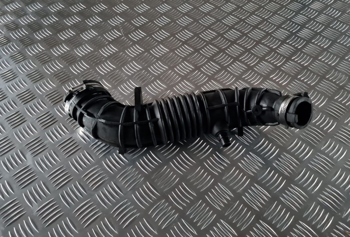 Gaisa filtra korpusa caurule priekš RENAULT LAGUNA 2008 1 Gaisa filtra korpusa caurule priekš RENAULT LAGUNA 2008