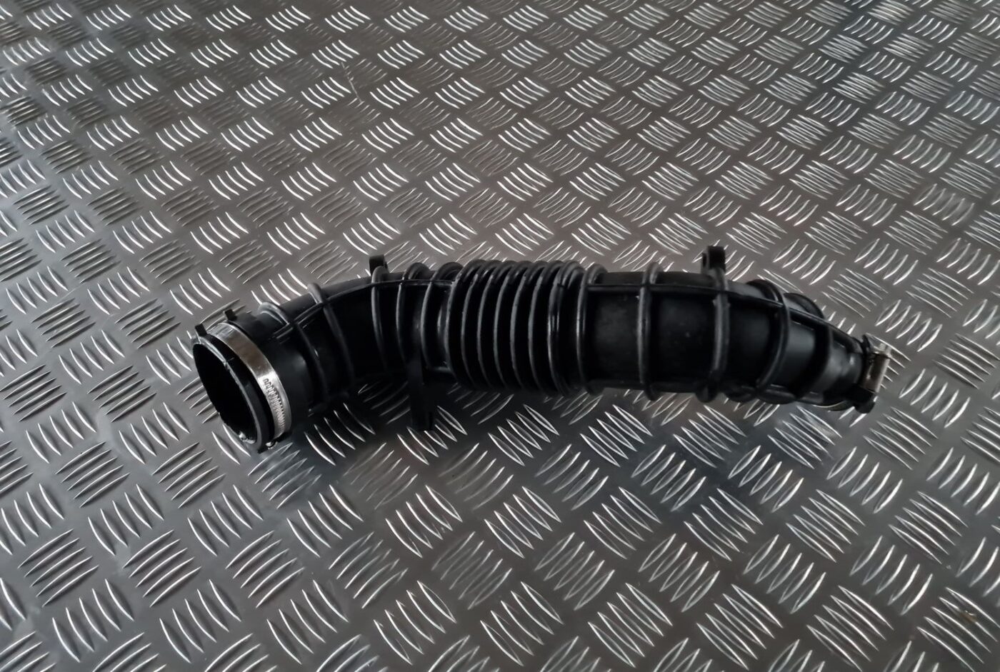 Gaisa filtra korpusa caurule priekš RENAULT LAGUNA 2008 2 Gaisa filtra korpusa caurule priekš RENAULT LAGUNA 2008