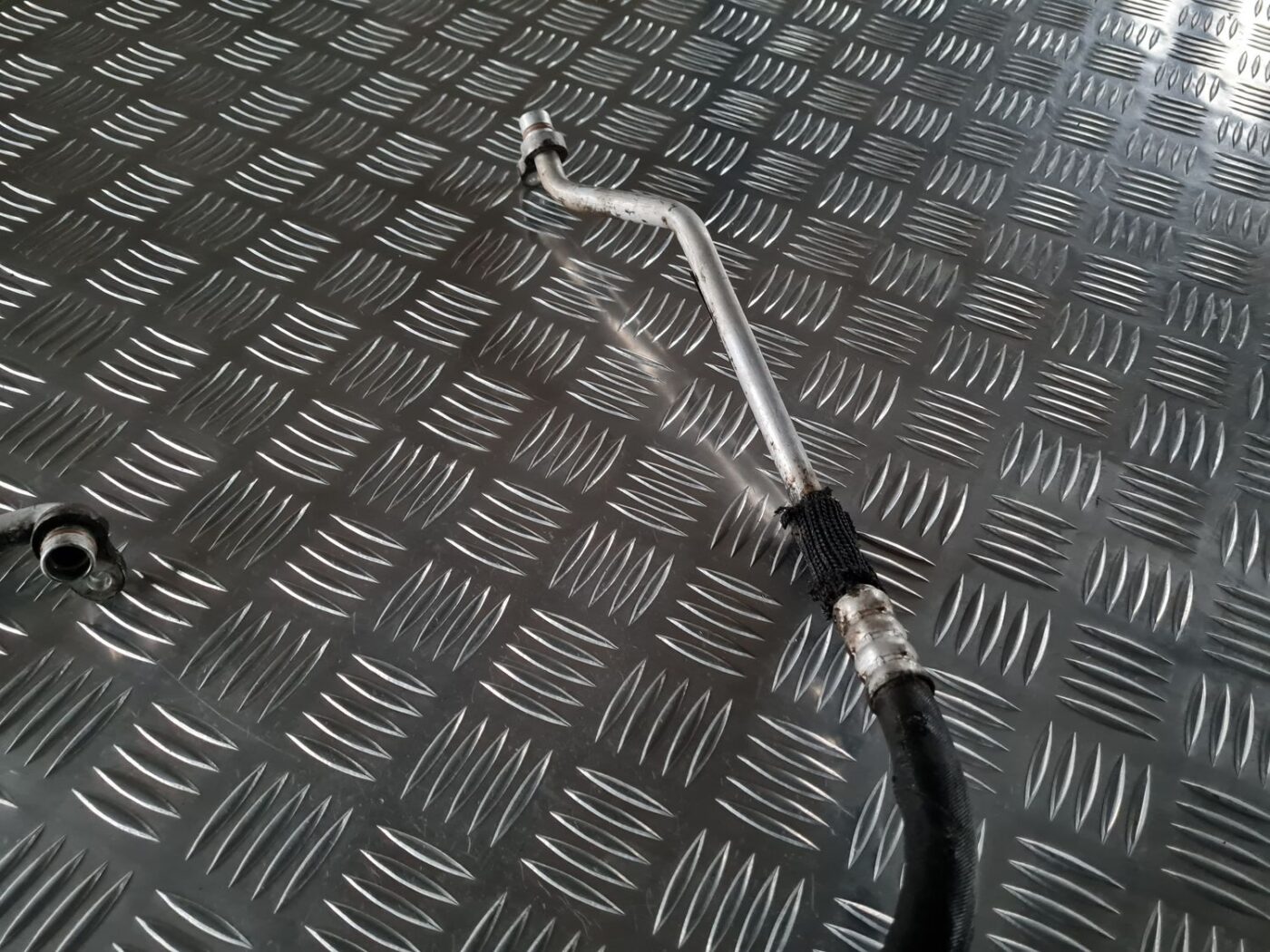 Gaisa kondicioniera caurule priekš RENAULT LAGUNA 2008 4 Gaisa kondicioniera caurule priekš RENAULT LAGUNA 2008