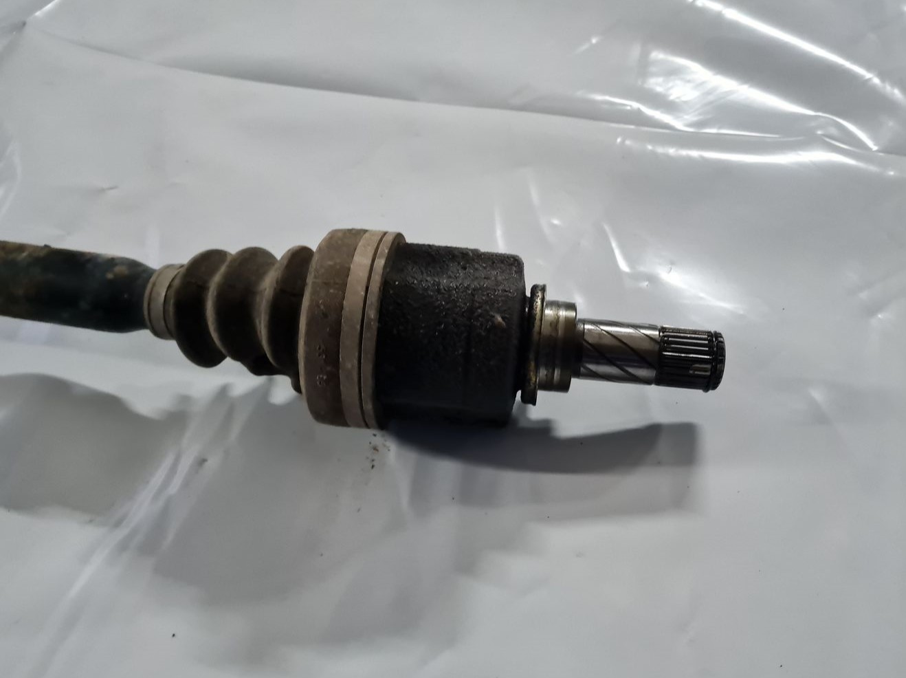 Pusass priekšējā kreisā priekš RENAULT LAGUNA 2008 3 Pusass priekšējā kreisā priekš RENAULT LAGUNA 2008