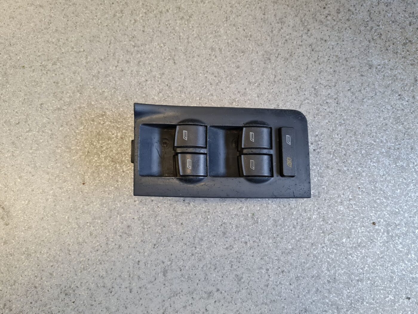 Šofera durvju slēdža pogas priekš AUDI A6 1998 1 Šofera durvju slēdža pogas priekš AUDI A6 1998