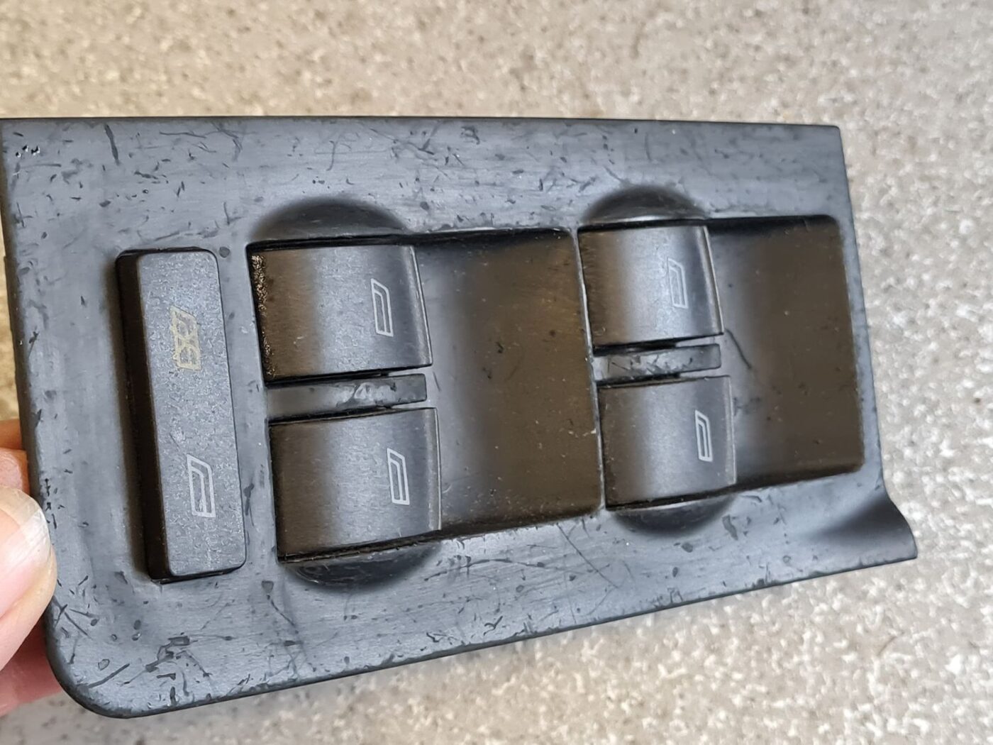 Šofera durvju slēdža pogas priekš AUDI A6 1998 9 Šofera durvju slēdža pogas priekš AUDI A6 1998