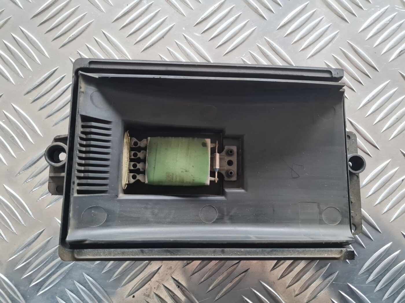 Salona ventilatora rezistors priekš SKODA OCTAVIA 2002 6 Salona ventilatora rezistors priekš SKODA OCTAVIA 2002