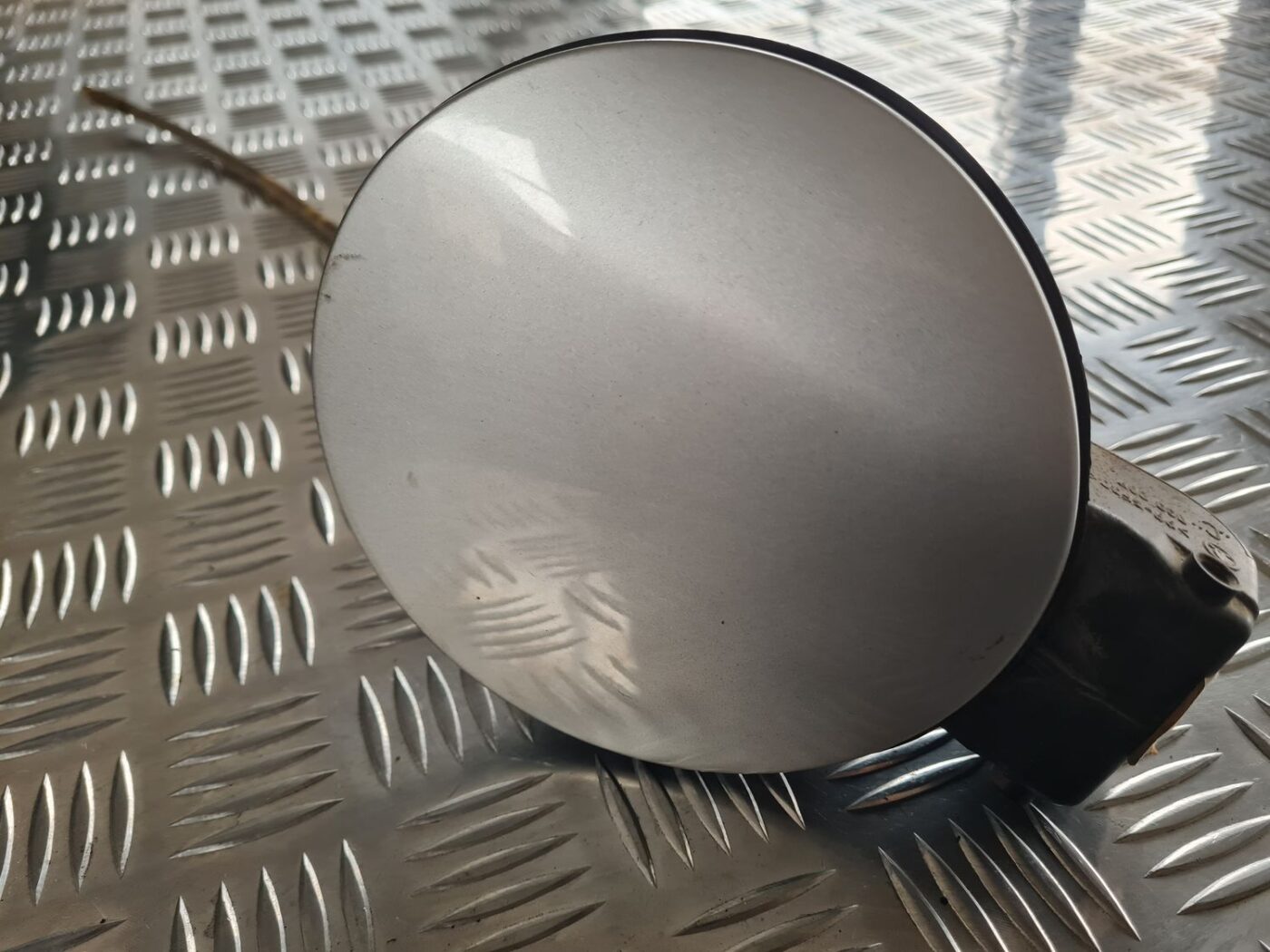 Degvielas tvertnes vāks priekš SKODA OCTAVIA 2002 2 Degvielas tvertnes vāks priekš SKODA OCTAVIA 2002