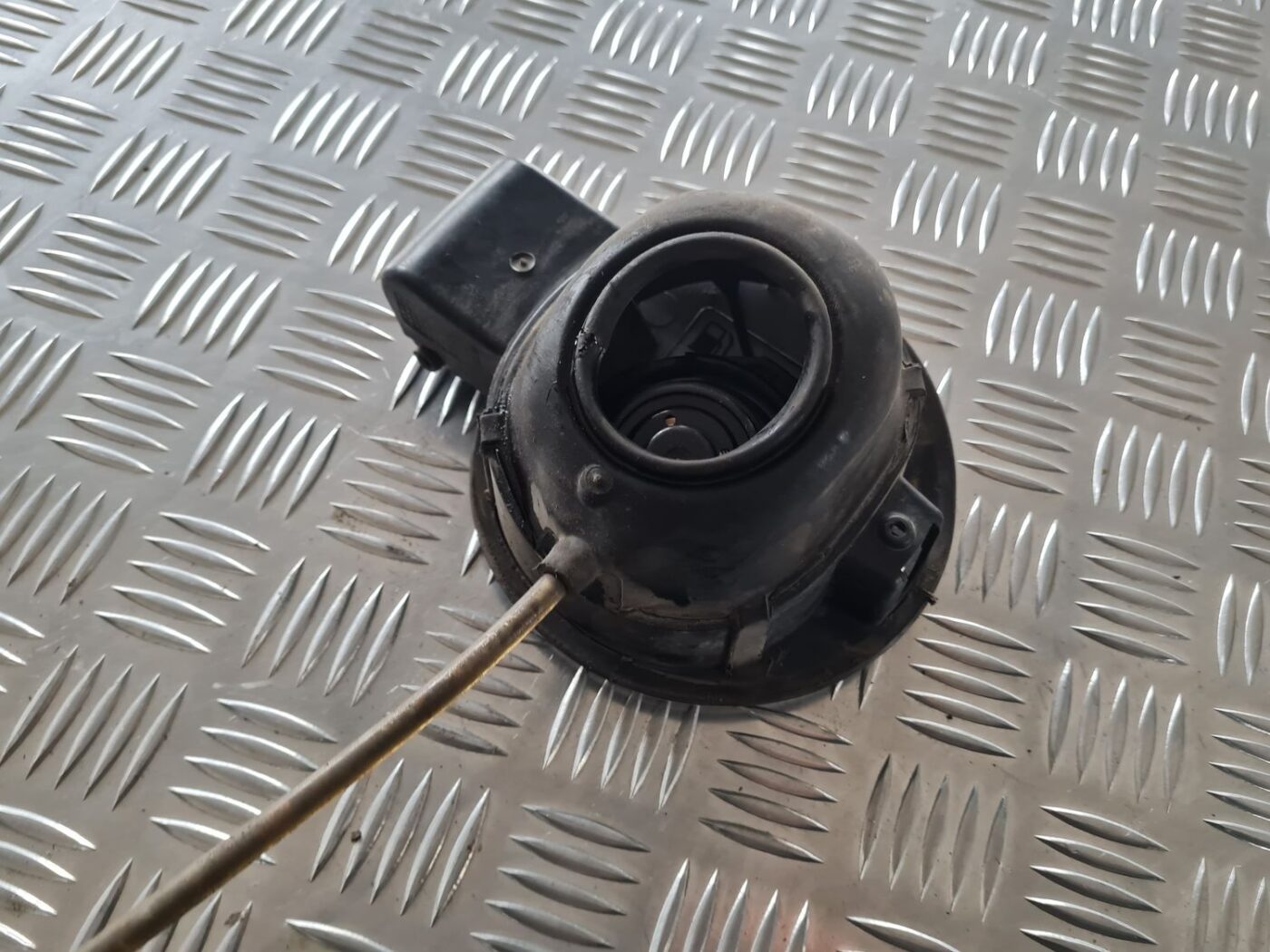 Degvielas tvertnes vāks priekš SKODA OCTAVIA 2002 3 Degvielas tvertnes vāks priekš SKODA OCTAVIA 2002