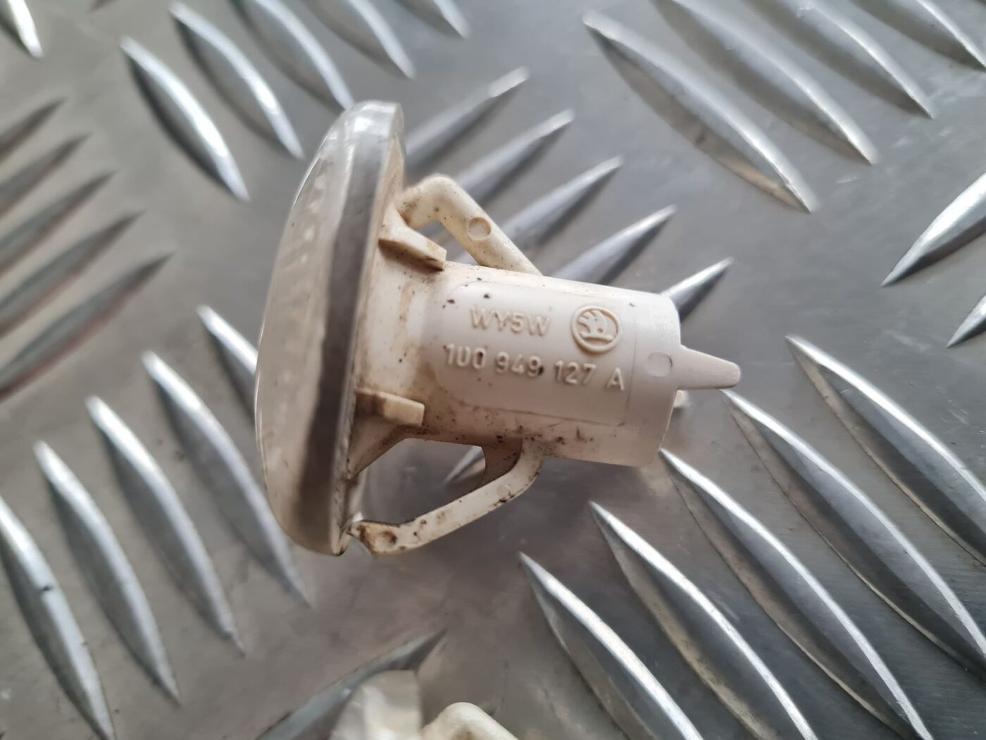 Pagrieziena signala lukturis priekš SKODA OCTAVIA 2002 4 Pagrieziena signala lukturis priekš SKODA OCTAVIA 2002