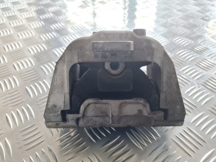 Dzinēja spilvens priekš SKODA OCTAVIA 2002