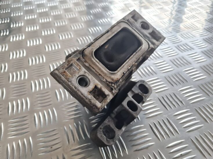 Dzinēja spilvens priekš SKODA OCTAVIA 2002