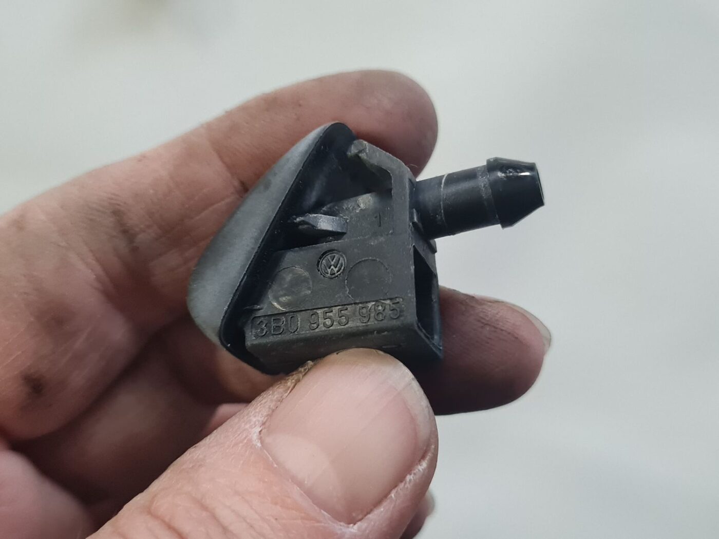 Vējstikla mazgāšanas šķidruma sprausla priekš SKODA OCTAVIA 2002 3 Vējstikla mazgāšanas šķidruma sprausla priekš SKODA OCTAVIA 2002