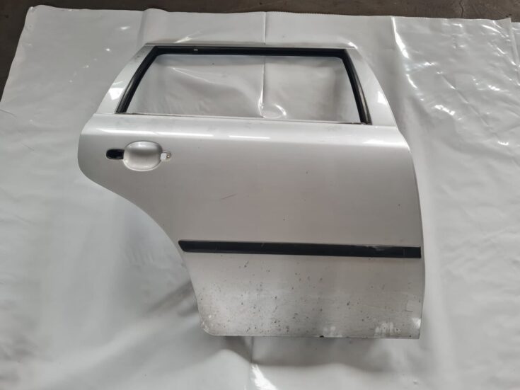 Aizmugurējās labās durvis priekš SKODA OCTAVIA 2002