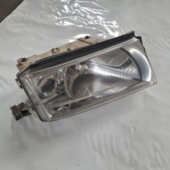 Priekšējais labais lukturis priekš SKODA OCTAVIA 2002