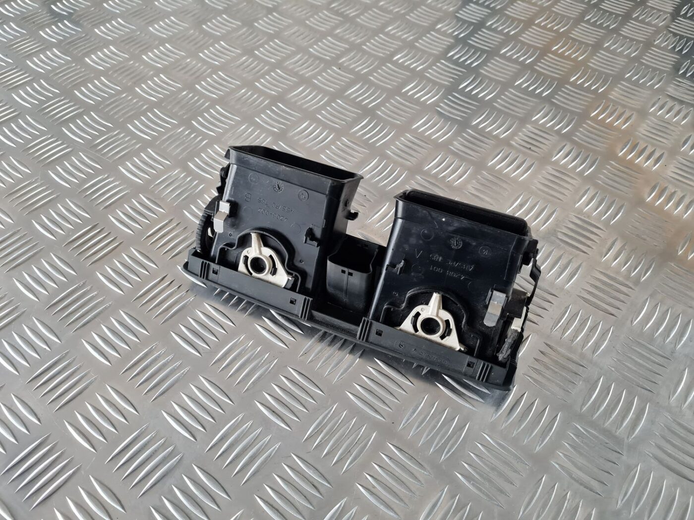 Mērinstrumentu paneļa gaisa vads, centrā priekš ŠKODA FABIA 2003 5 Mērinstrumentu paneļa gaisa vads, centrā priekš ŠKODA FABIA 2003