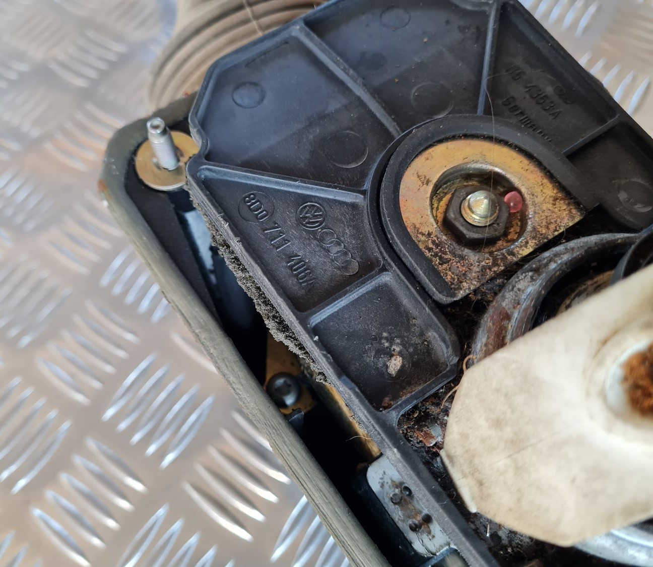 Ātrumu pārslēgšanas slēdzis priekš AUDI A6 1998 7 Ātrumu pārslēgšanas slēdzis priekš AUDI A6 1998