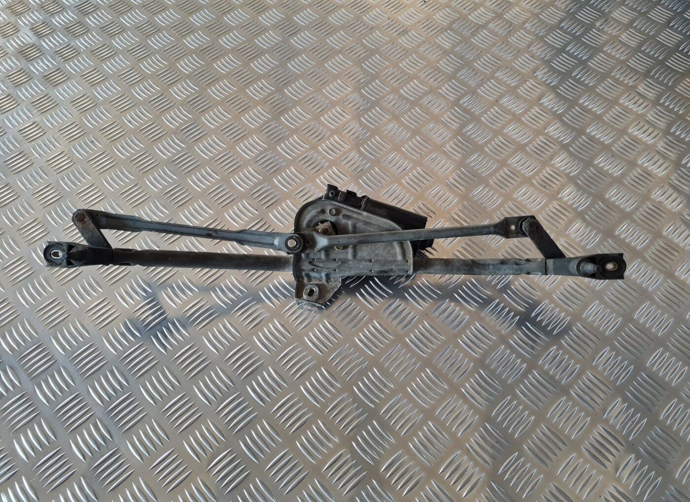 Vējstikla tīrīšanas mehānisms priekš AUDI A6 1998 3 Vējstikla tīrīšanas mehānisms priekš AUDI A6 1998