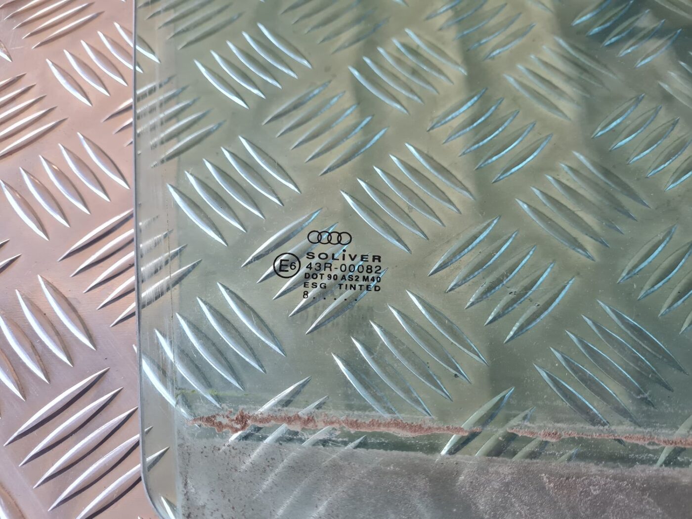 Priekšējo labo durvju stikls priekš AUDI A6 1998 2 Priekšējo labo durvju stikls priekš AUDI A6 1998