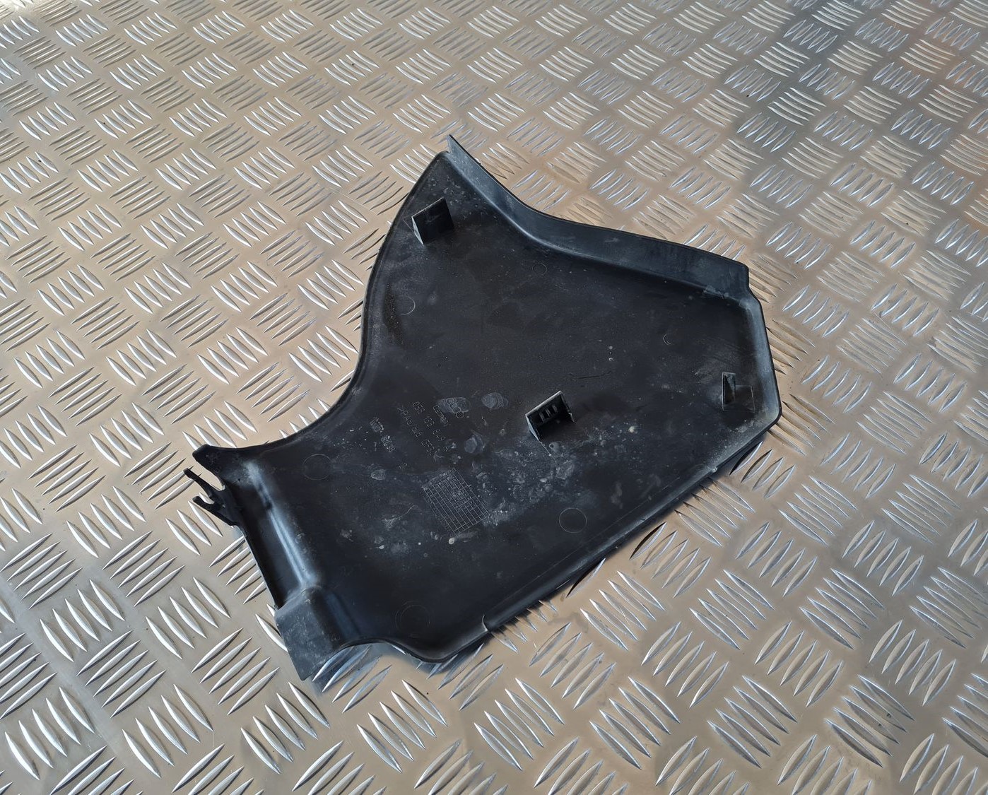 Dzinēja nodalījuma plastmasa priekš AUDI A6 1998 2 Dzinēja nodalījuma plastmasa priekš AUDI A6 1998