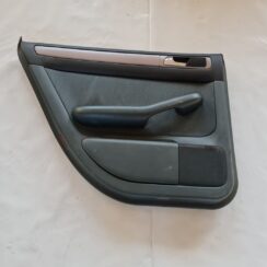 Aizmugurējo kreiso durvju apdare priekš AUDI A6 1998