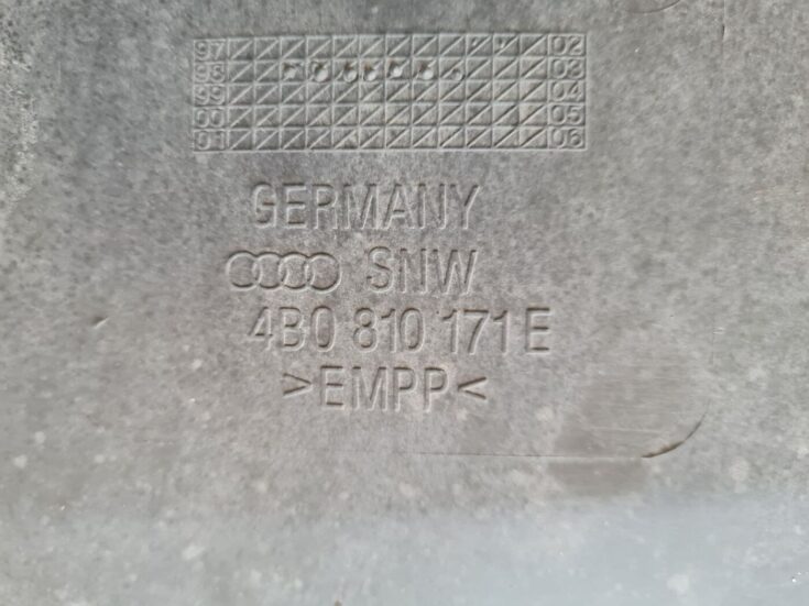 Aizmugurējais kreisais paspārns priekš AUDI A6 1998