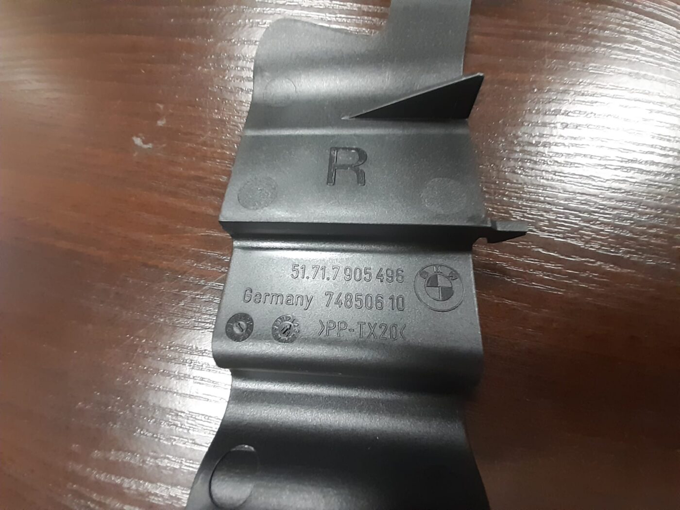 Ieplūdes gaisa deflektors, pa labi priekš BMW 5 E60, E61 07.03-12.10 3 Ieplūdes gaisa deflektors, pa labi priekš BMW 5 E60, E61 07.03-12.10