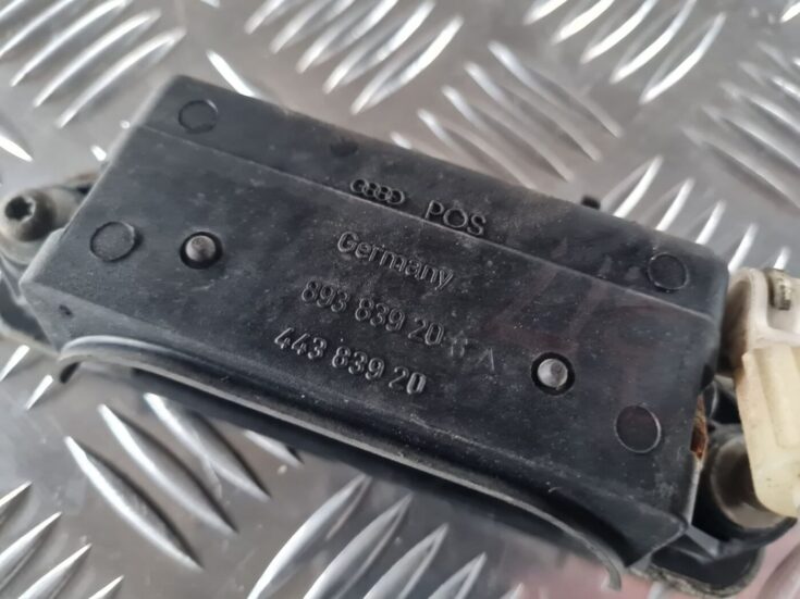 Aizmugurējāis labais durvju rokturis priekš AUDI 80 1991