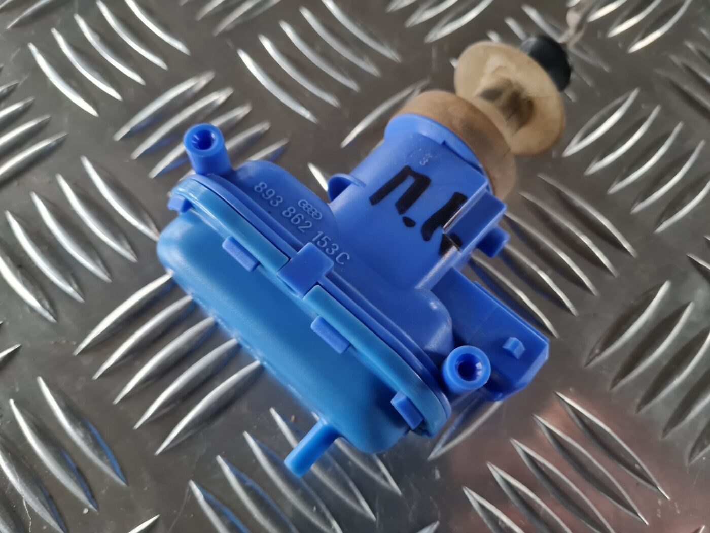 Centrālās atslēgas vakuumsūknis priekš AUDI 80 1991 2 Centrālās atslēgas vakuumsūknis priekš AUDI 80 1991