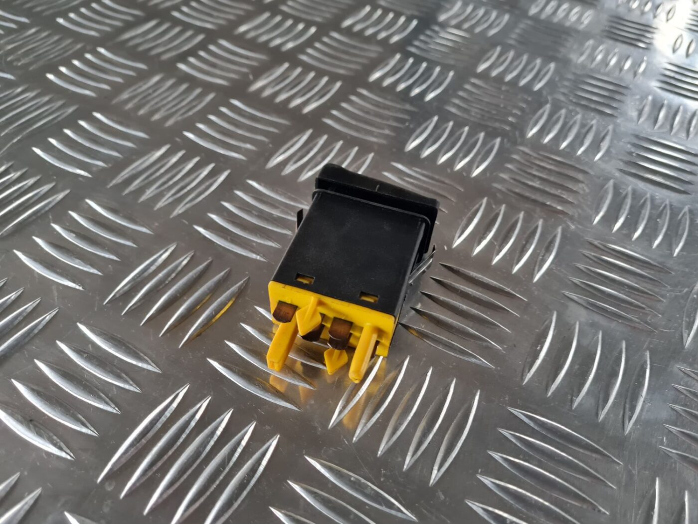 Miglas lukturu ieslēgšanas poga priekš AUDI 80 1991 2 Miglas lukturu ieslēgšanas poga priekš AUDI 80 1991