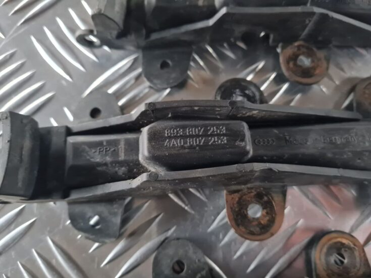 Aizmugurēja bufera kronšteins priekš AUDI 80 1991