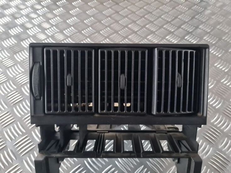 Mērinstrumentu paneļa gaisa vads, centrā priekš AUDI 80 1991