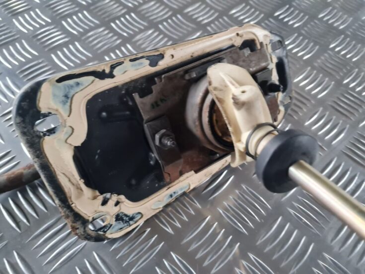 Ātrumu pārslēgšanas slēdzis priekš AUDI 80 1991