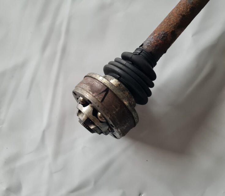 Pusass priekšējā kreisā priekš AUDI 80 1991