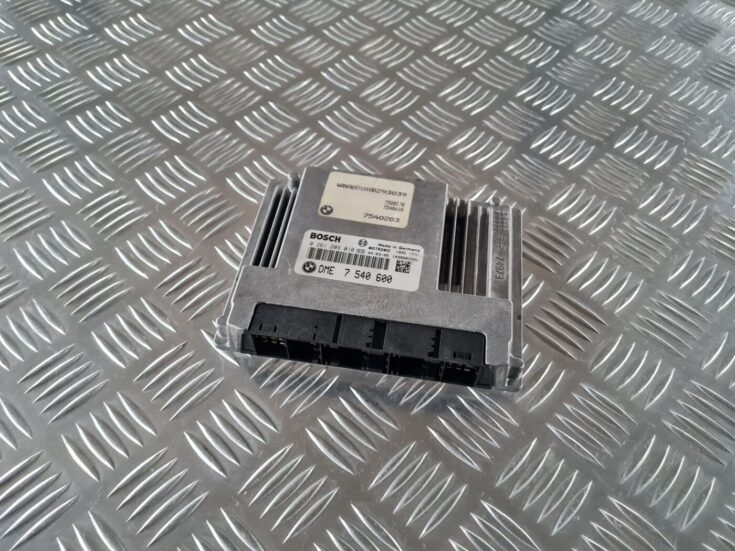 Dzinēja vadības bloks priekš BMW 6 E63 645 2004