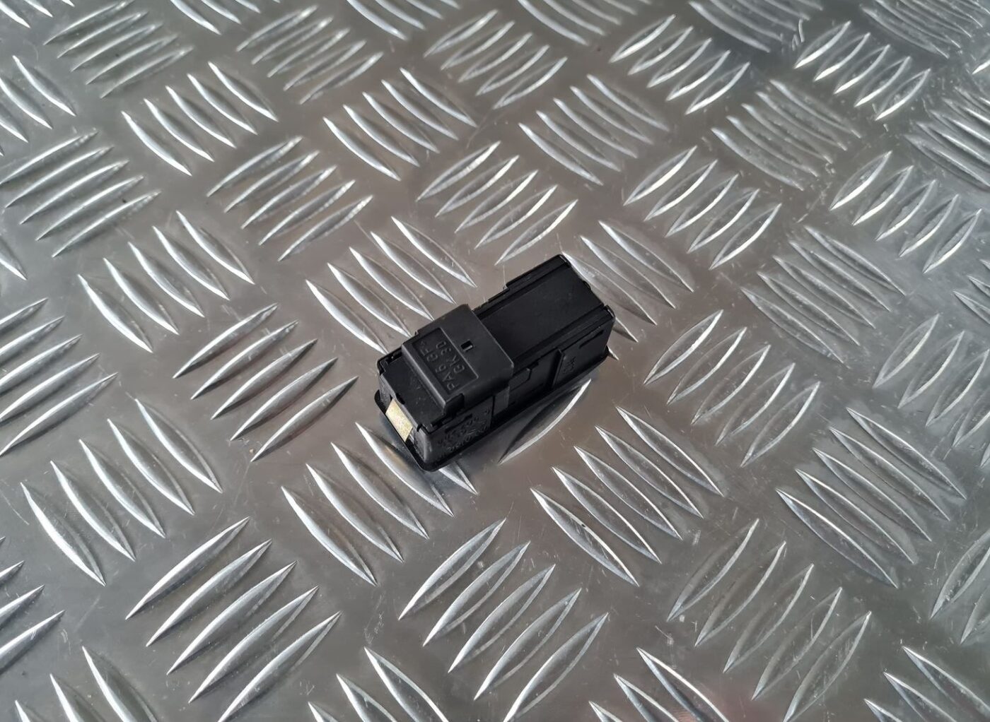 Jumta lūkas atvēršanas poga/rokturis/slēdzis priekš BMW 6 E63 645 2004 2 Jumta lūkas atvēršanas poga/rokturis/slēdzis priekš BMW 6 E63 645 2004