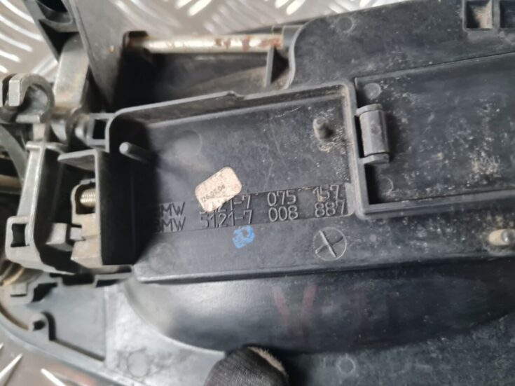 Priekšējāis kreisais durvju rokturis priekš BMW 6 E63 645 2004