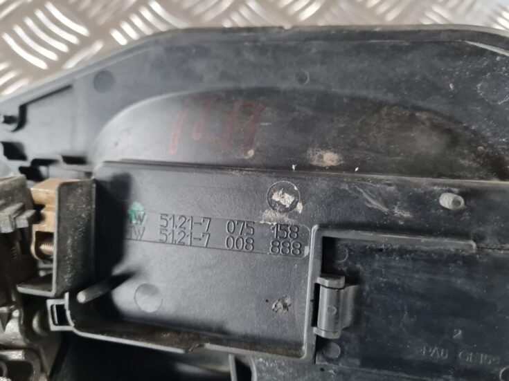 Priekšējāis labais durvju rokturis priekš BMW 6 E63 645 2004